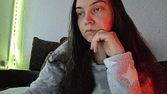 Cyndee Winter online show from December 12, 2:44 pm