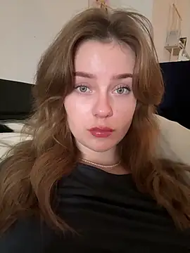 Snapshot of MaribelRiver chatting on December 20, 12:19 am MaribelRiver online show from December 20, 12:19 am