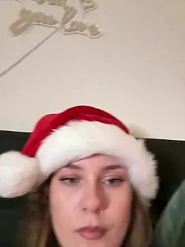 Snapshot of MaribelRiver chatting on December 23, 6:27 pm MaribelRiver online show from December 23, 6:27 pm