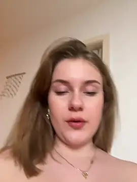 Snapshot of MaribelRiver chatting on March 13, 12:05 am MaribelRiver online show from March 13, 12:05 am