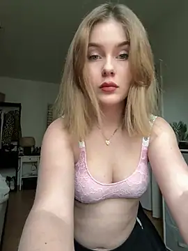 Snapshot of MaribelRiver chatting on March 13, 12:02 pm MaribelRiver online show from March 13, 12:02 pm