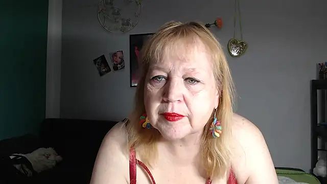 Snapshot of Blasflittchen chatting on May 17, 10:55 am Blasflittchen online show from May 17, 10:55 am