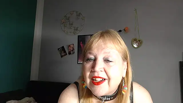 Snapshot of Blasflittchen chatting on May 23, 11:58 am Blasflittchen online show from May 23, 11:58 am