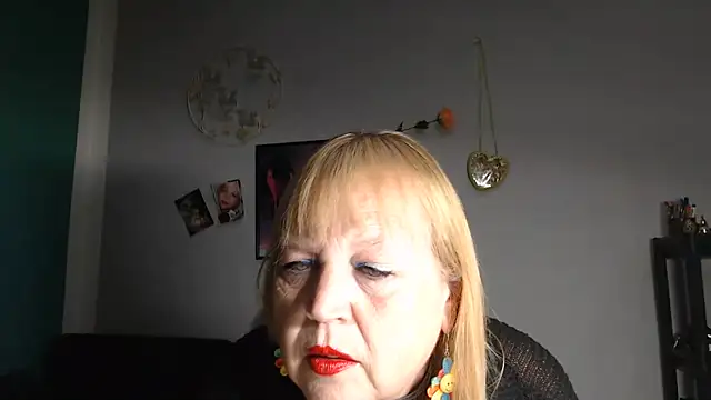 Snapshot of Blasflittchen chatting on June 4, 1:50 pm Blasflittchen online show from June 4, 1:50 pm