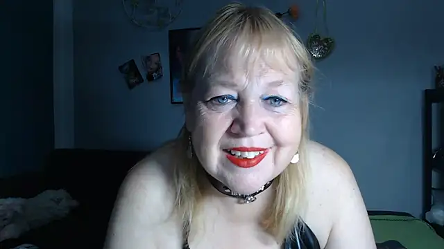 Snapshot of Blasflittchen chatting on June 10, 9:41 am Blasflittchen online show from June 10, 9:41 am