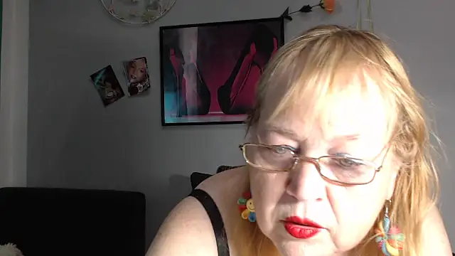 Snapshot of Blasflittchen chatting on June 16, 12:52 pm Blasflittchen online show from June 16, 12:52 pm