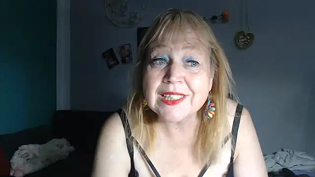 Snapshot of Blasflittchen chatting on July 26, 4:25 pm Blasflittchen online show from July 26, 4:25 pm