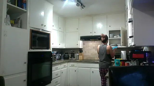 Snapshot of bella8769 chatting on February 26, 2:38 pm bella8769 online show from February 26, 2:38 pm