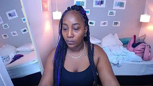 Snapshot of kiara_evanss chatting on February 5, 8:04 pm kiara evanss online show from February 5, 8:04 pm