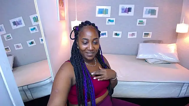 Snapshot of kiara_evanss chatting on February 6, 8:13 pm kiara evanss online show from February 6, 8:13 pm