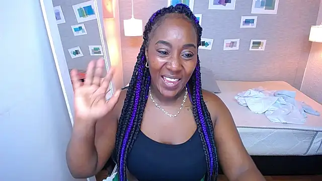 Snapshot of kiara_evanss chatting on February 7, 8:20 pm kiara evanss online show from February 7, 8:20 pm