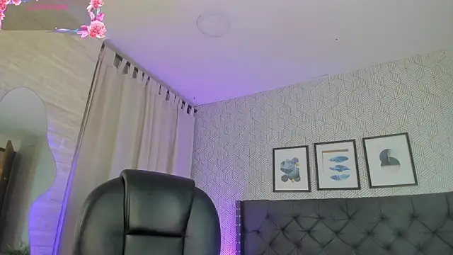 emma  smith1 online show from March 22, 10:49 am