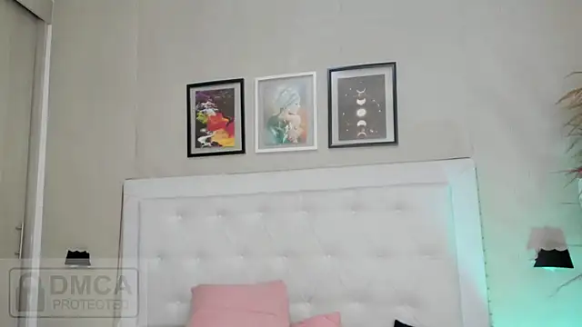 emma  smith1 online show from March 28, 10:15 am