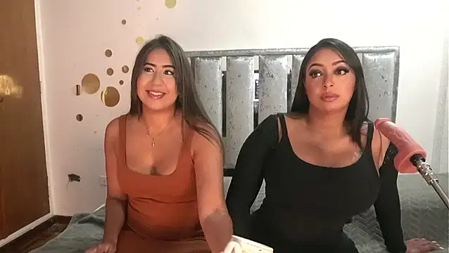 Snapshot of charlottelover21 chatting on January 25, 12:06 am charlottelover21 online show from January 25, 12:06 am