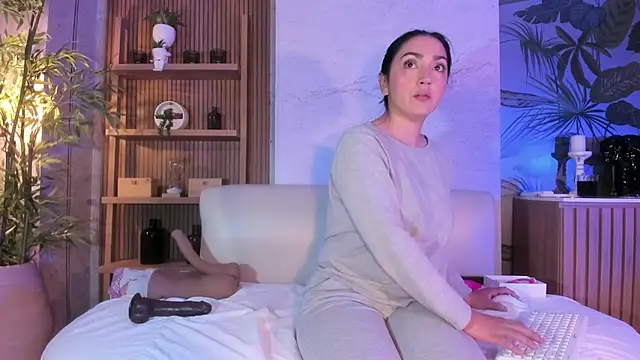 LIAH IZUMI online show from February 9, 1:04 pm