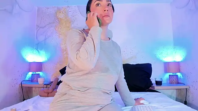 LIAH IZUMI online show from April 20, 8:21 pm