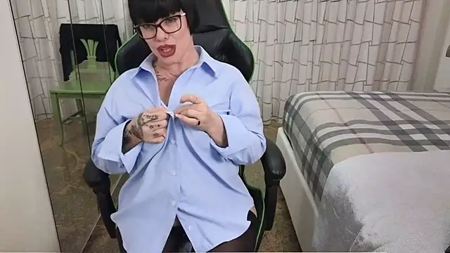   Nina online show from February 7, 2:58 pm