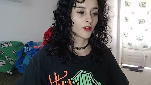 Snapshot of kitty22_ chatting on December 4, 3:21 pm kitty22  online show from December 4, 3:21 pm