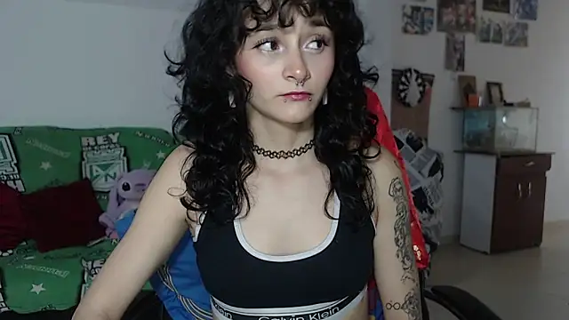Snapshot of kitty22_ chatting on December 13, 3:00 pm kitty22  online show from December 13, 3:00 pm