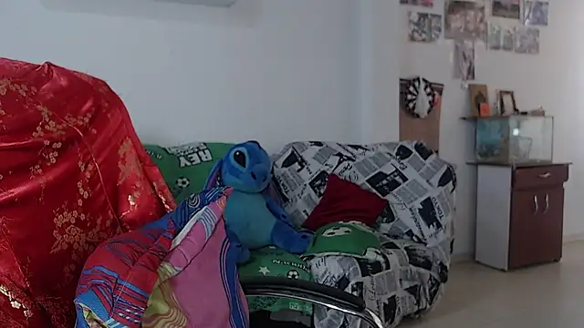 Snapshot of kitty22_ chatting on December 14, 1:59 pm kitty22  online show from December 14, 1:59 pm