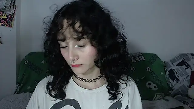Snapshot of kitty22_ chatting on December 17, 1:16 pm kitty22  online show from December 17, 1:16 pm