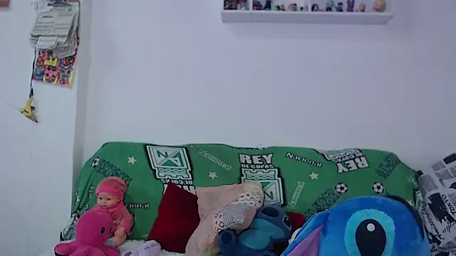 Snapshot of kitty22_ chatting on December 24, 2:01 pm kitty22  online show from December 24, 2:01 pm