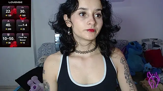 Snapshot of kitty22_ chatting on February 17, 2:04 pm kitty22  online show from February 17, 2:04 pm