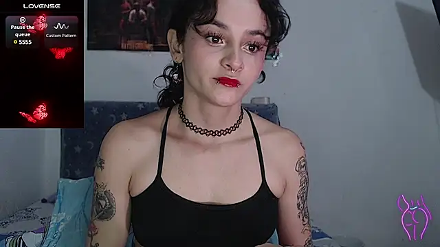 Snapshot of kitty22_ chatting on March 5, 3:51 pm kitty22  online show from March 5, 3:51 pm