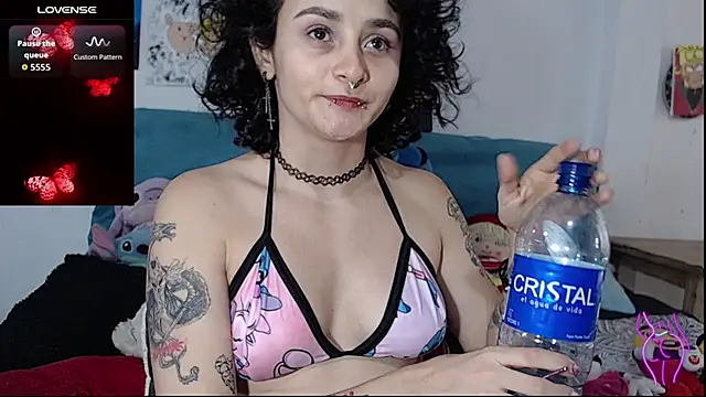 Snapshot of kitty22_ chatting on October 4, 1:53 pm kitty22  online show from October 4, 1:53 pm