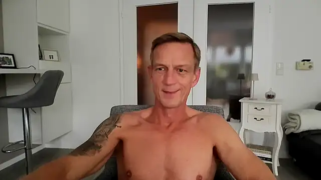 Snapshot of dirks71 chatting on November 6, 11:22 am dirks71 online show from November 6, 11:22 am