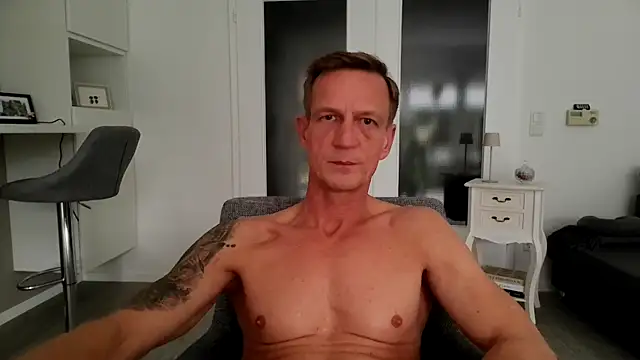 Snapshot of dirks71 chatting on February 19, 11:39 am dirks71 online show from February 19, 11:39 am