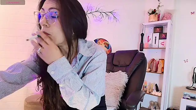 Rapunzeell  online show from September 26, 1:37 pm