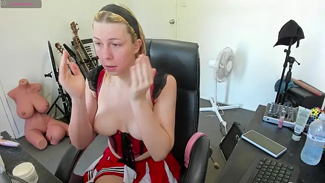 Ts-lucy-lux online show from November 5, 9:04 pm