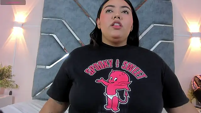 LucciaPorter online show from April 19, 2:49 pm