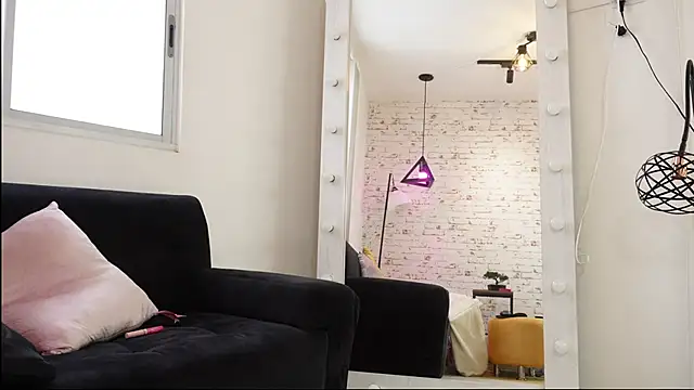 Sofhia cruz online show from February 18, 8:05 pm