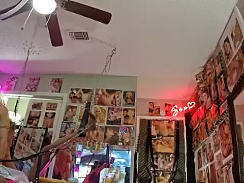 Snapshot of luvs2cumm69 chatting on December 19, 8:55 pm luvs2cumm69 online show from December 19, 8:55 pm