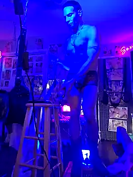 Snapshot of luvs2cumm69 chatting on February 3, 10:58 am luvs2cumm69 online show from February 3, 10:58 am