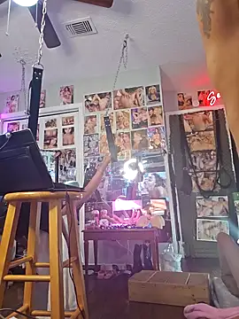 Snapshot of luvs2cumm69 chatting on February 9, 10:53 am luvs2cumm69 online show from February 9, 10:53 am