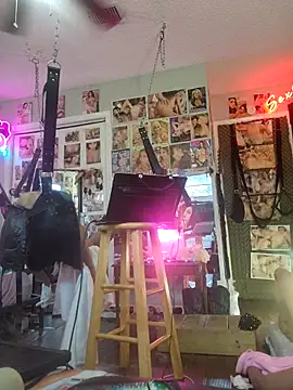 Snapshot of luvs2cumm69 chatting on February 9, 6:37 pm luvs2cumm69 online show from February 9, 6:37 pm