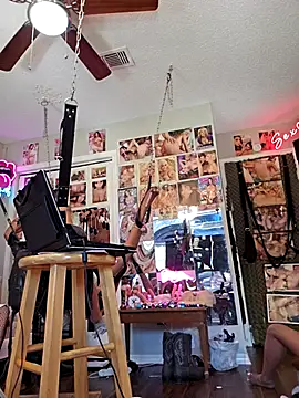 Snapshot of luvs2cumm69 chatting on February 20, 5:18 pm luvs2cumm69 online show from February 20, 5:18 pm