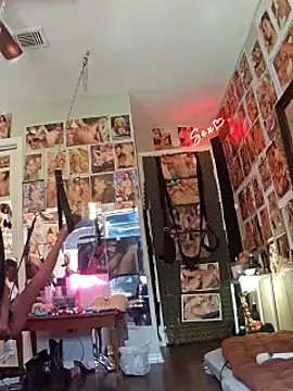 Snapshot of luvs2cumm69 chatting on February 25, 5:15 pm luvs2cumm69 online show from February 25, 5:15 pm