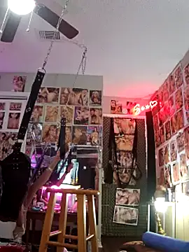 Snapshot of luvs2cumm69 chatting on March 15, 11:29 am luvs2cumm69 online show from March 15, 11:29 am