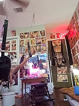 Snapshot of luvs2cumm69 chatting on March 19, 9:05 pm luvs2cumm69 online show from March 19, 9:05 pm