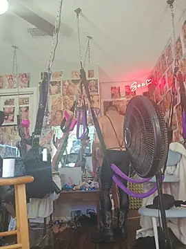 luvs2cumm69 online show from April 23, 3:25 pm