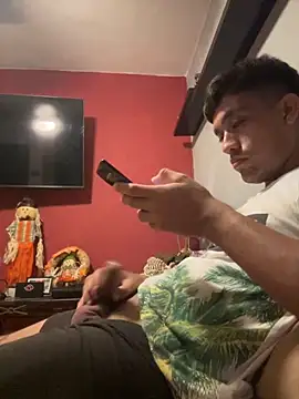 Snapshot of Magicerosxx69 chatting on October 3, 8:11 am Magicerosxx69 online show from October 3, 8:11 am