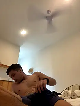 Snapshot of Magicerosxx69 chatting on October 10, 9:36 pm Magicerosxx69 online show from October 10, 9:36 pm