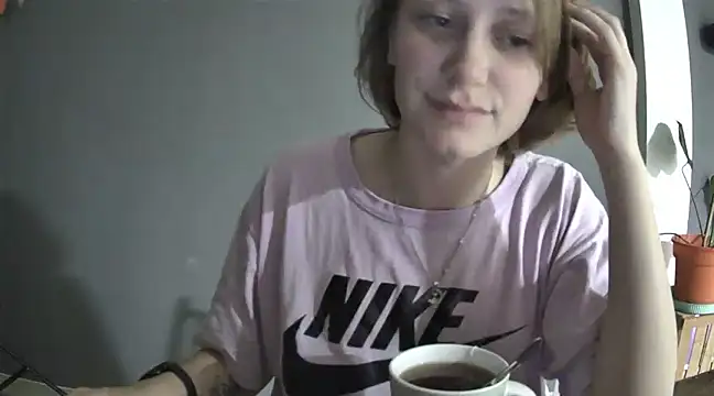 Snapshot of stupid_babybird chatting on March 9, 8:18 am stupid babybird online show from March 9, 8:18 am