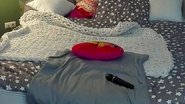 RosieMoons online show from February 4, 5:10 am