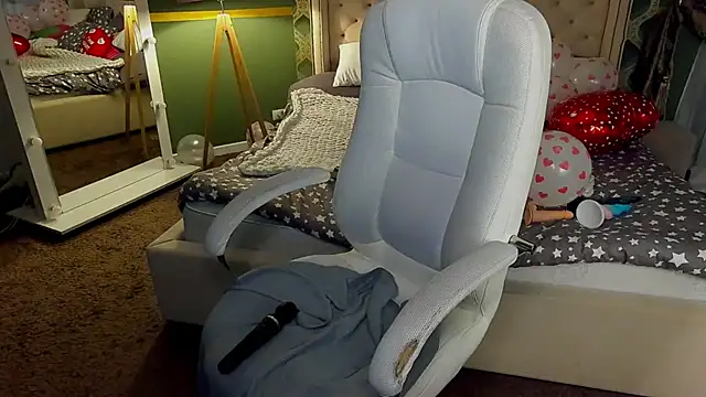 RosieMoons online show from February 16, 1:58 am