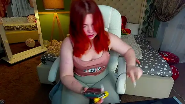 RosieMoons online show from February 18, 2:05 am